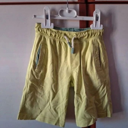 Boys' shorts and t-shirts pack size 5Y like new, multicolor
