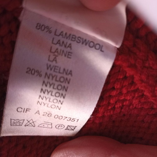Springfield red sweater used, size Large