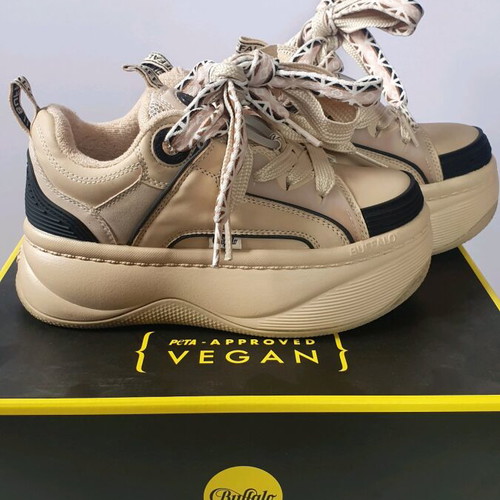Buffalo sneaker cream/black like new, size 37