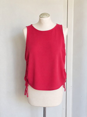 H&M Divided Cherry Sleeveless Crop Top like new, size EUR 40 S/M