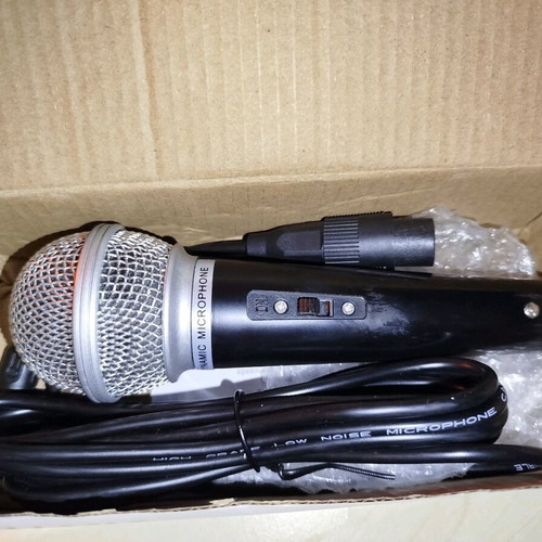 Dynamic microphone model E120 like new for speeches and karaoke