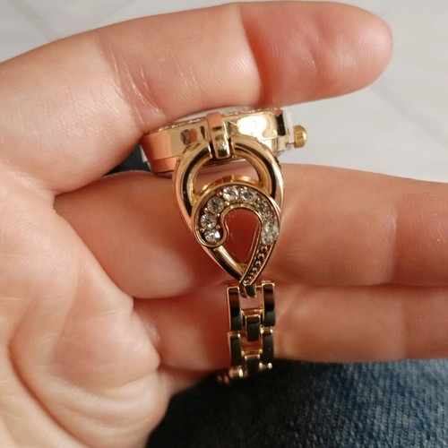 Quartz women's elegant gold wristwatch with zircon used