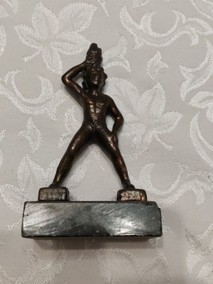 Bronze tabletop figurine used, approx 500g