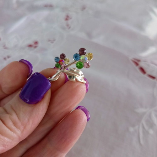 Vintage flower brooch with multicolored rhinestones like new