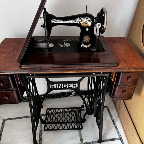 Singer sewing machine furniture functional used antique