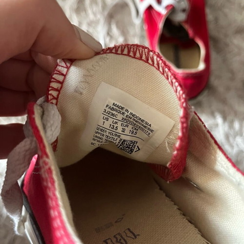 Converse All Star size 32 like new, red and white sneakers