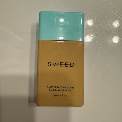 Sweed Beauty Glass Skin Foundation 30 ml like new, shade 07 Medium Light N/W