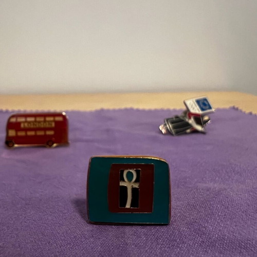 Collectible pins like new, set of 3 pieces