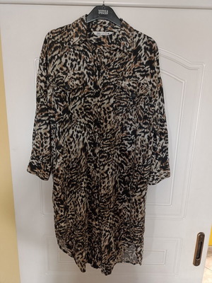 Zara dress shirt like new, cotton and linen, loose fit size S