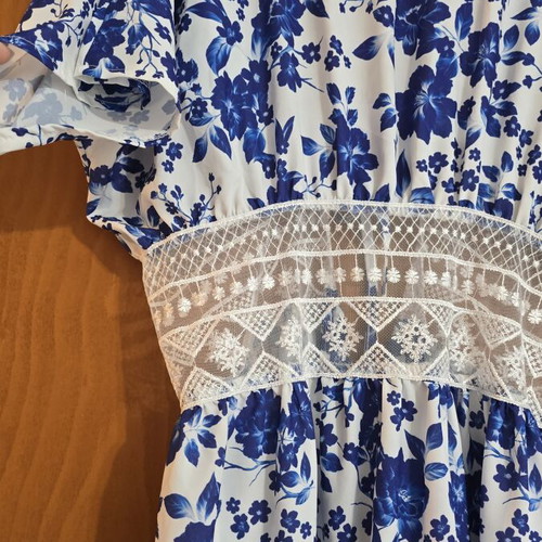 Kimono dress white-blue floral with lace details and belt, like new
