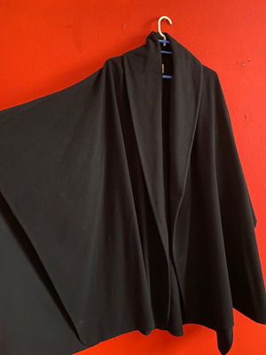 She cape size M used, black