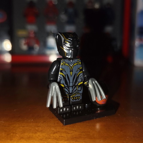 Black Panther Shuri minifigure with accessories