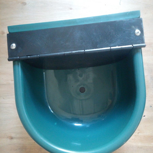Waterer with float 4 liters for small and large animals, new
