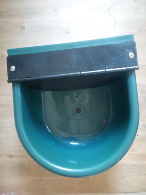Waterer with float 4 liters for small and large animals, new