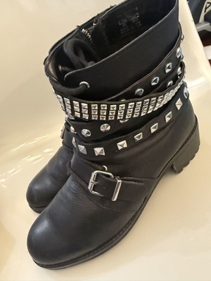 Zara black ankle boots size 39 like new with silver studs