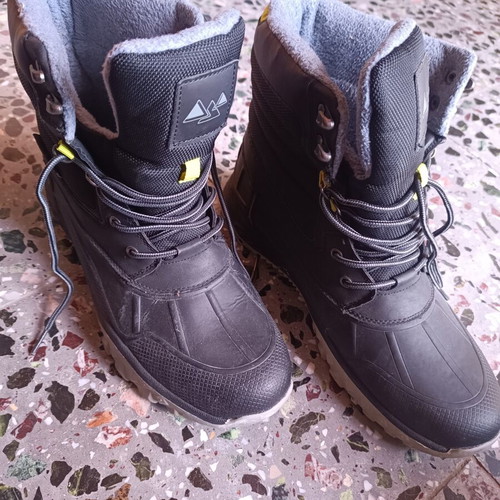 Snow boots new, size 44
