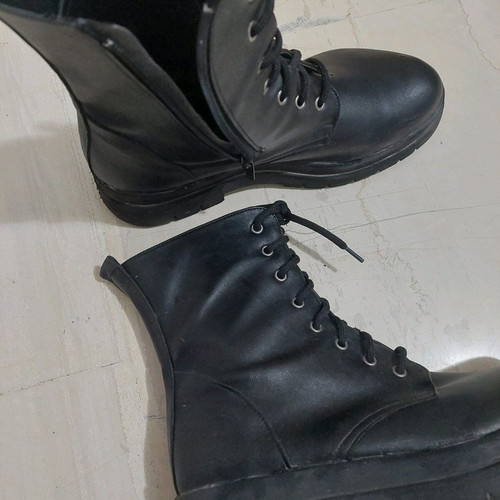 Black boots size 41 refurbished with silver details