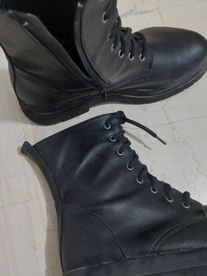 Black boots size 41 refurbished with silver details