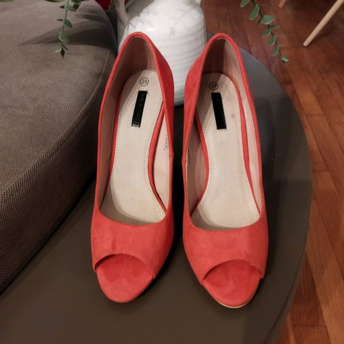 Fullah Sugah peach pumps like new, 11 cm heel