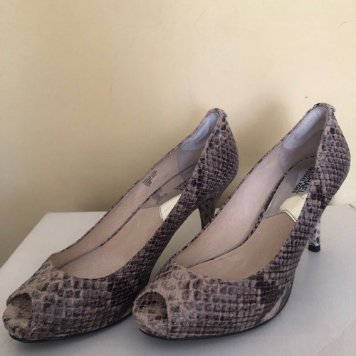 Michael Kors pumps size 40 with snake pattern like new