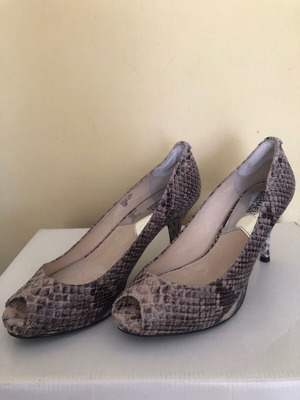 Michael Kors pumps size 40 with snake pattern like new