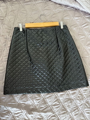 Leather skirt black, like new, size M 38 10