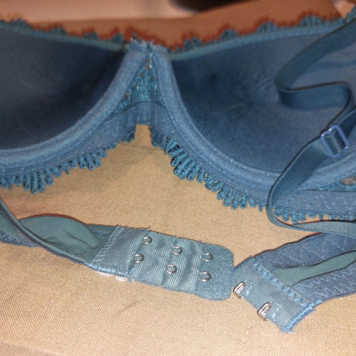 Petrol lace bra 80B used with pearl detail and removable straps