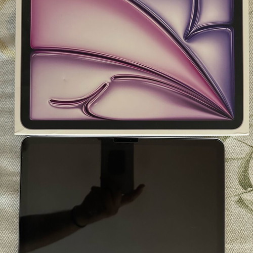 iPad Air m2 11inch 128GB purple like new