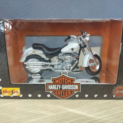 Maisto Harley Davidson 2000 FLSTF Fat Boy Series 1/18 scale model
