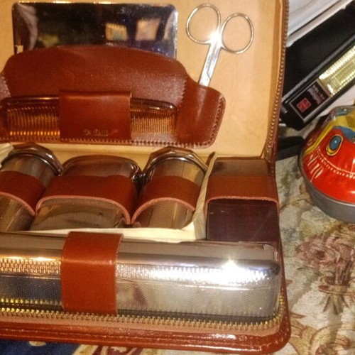 Vintage men's shaving set unused, leather, from Saudi Arabia