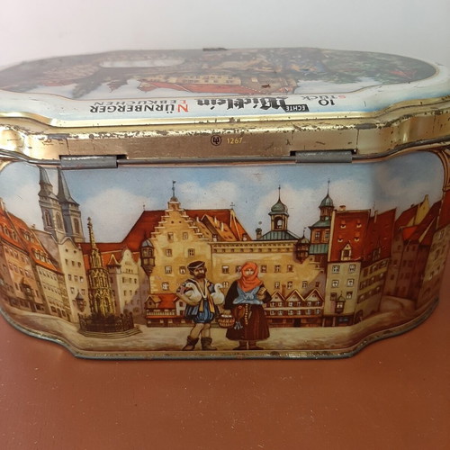 Gottfried Wicklein vintage metal cookie tin with Nuremberg scenes
