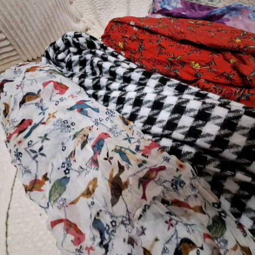 Scarves like new, pack of 5 colorful, fabric and wool