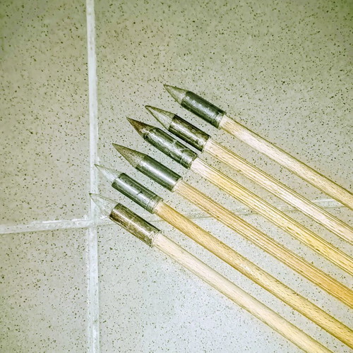 Handmade quiver with 6 stainless steel tip arrows like new