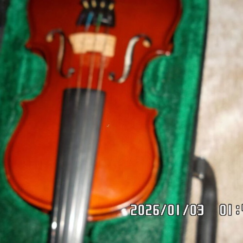 Cremona 1/4 Child Violin like new with case and accessories