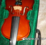 Cremona 1/4 Child Violin like new with case and accessories