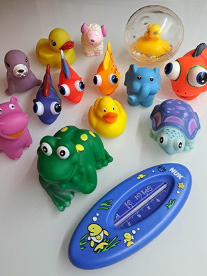 Plastic bath animals and thermometer used, set of 14 pieces