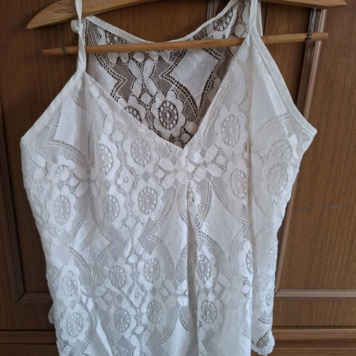White lace top used, size M