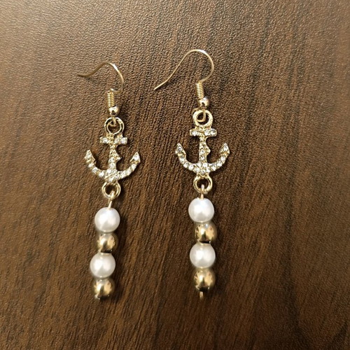 Earrings new with white pearl and gold hematite
