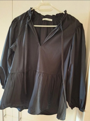 Pull & Bear Black Wide Blouse-Shirt with 3/4 Sleeve like new, size M