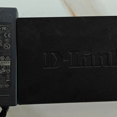 D-Link DGS-1008P 8-Port Gigabit Switch with 4 PoE Ports like new