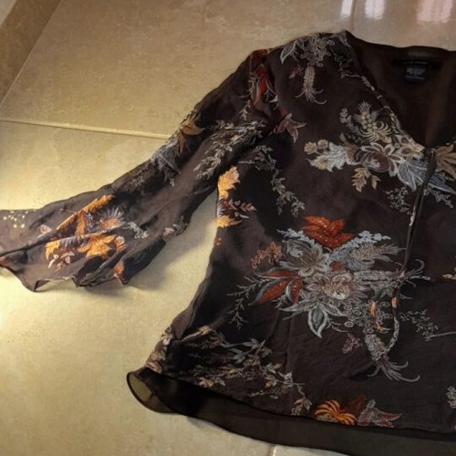 Brown blouse with flowers new, in excellent condition