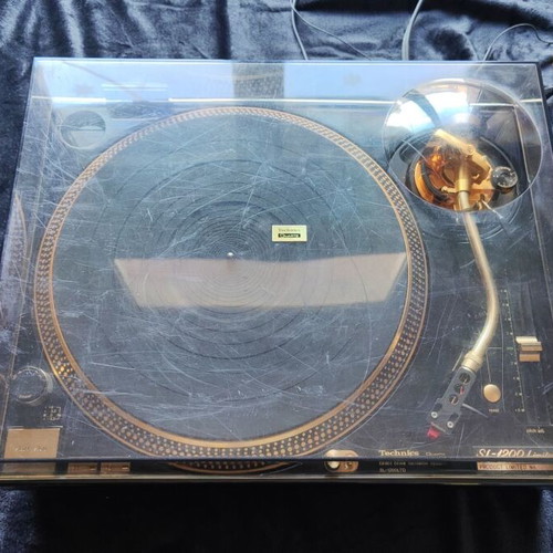 Technics SL-1200 LTD turntable used, 24K gold plated limited edition