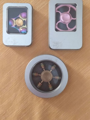 Fidget spinners in excellent condition