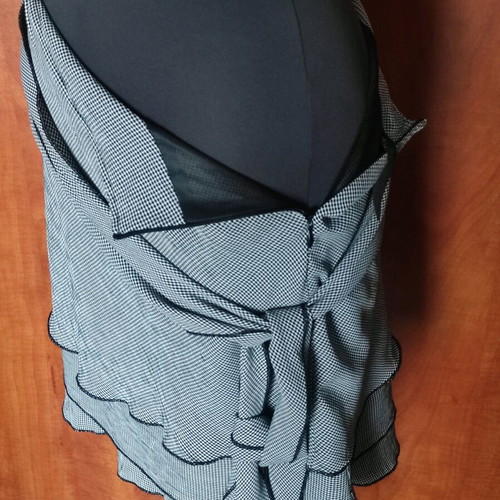 Free Wear wrap skirt like new, boho style with ruffles, size M