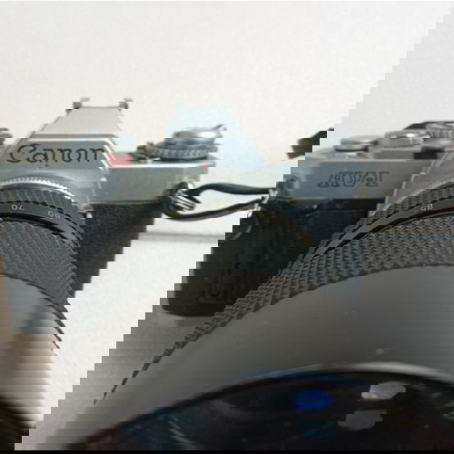 Αναλογική φωτογραφική μηχανή Canon AV-1 μεταχειρισμένη με φακό