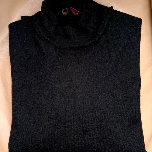 Men's wool sweater used, black, size L with mock neck