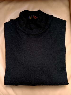 Men's wool sweater used, black, size L with mock neck