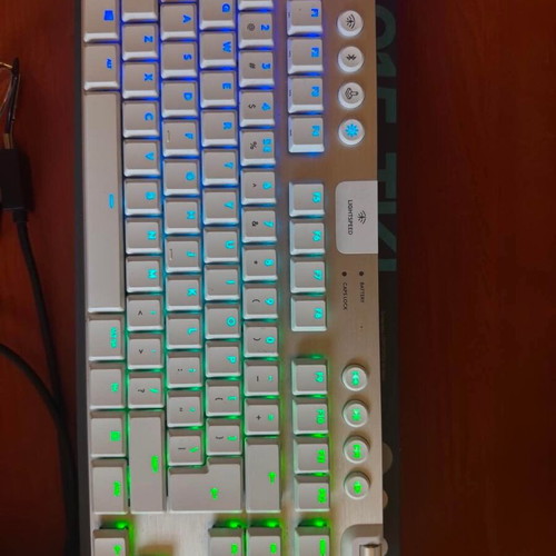 Logitech G915 TKL Wireless Mechanical Keyboard GL Tactile white like new
