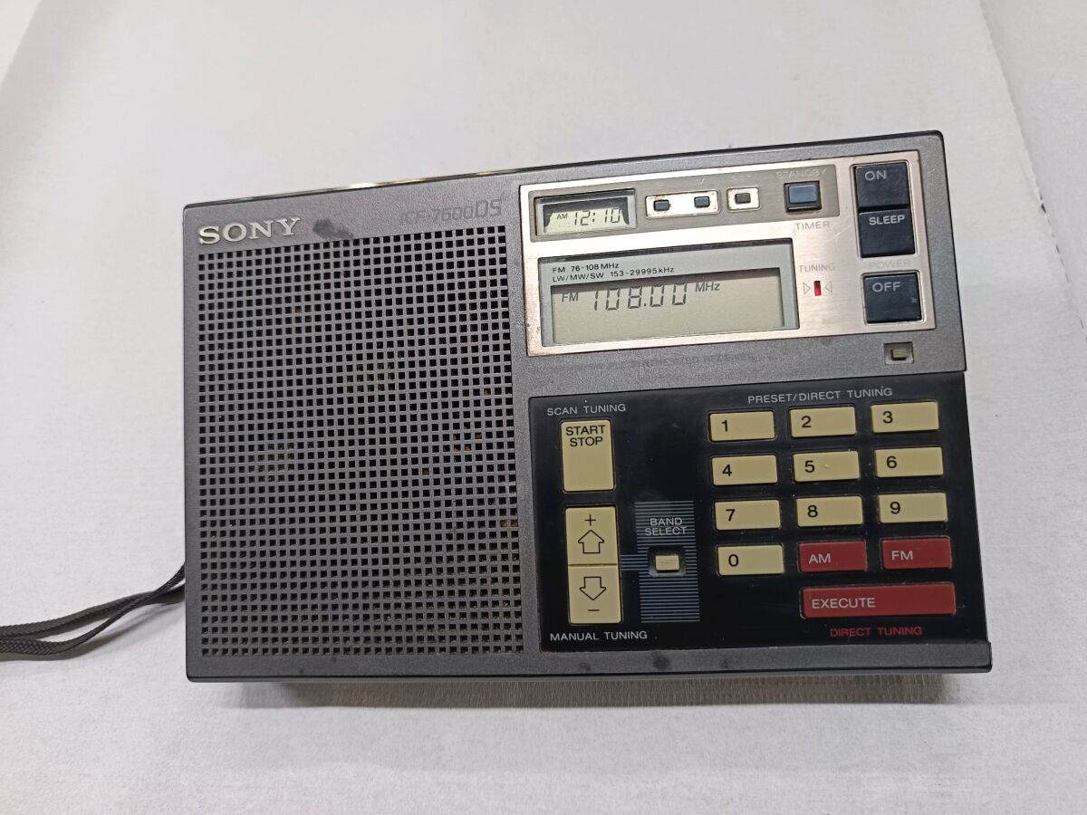 Sony ICF 7600DS used radio - € 70,00 - Vendora.cy