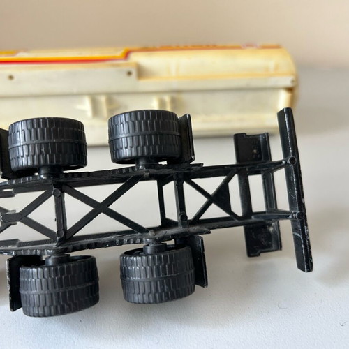 Hot Wheels tanker used, made in Italy, metal base, plastic